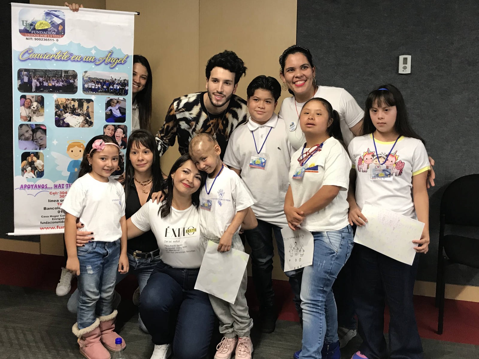 sebastian yatra apoya fundaciones de niños con cancer en colombia y medellin